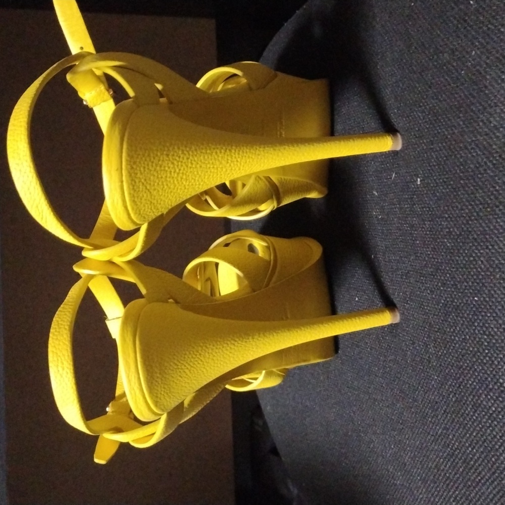 Shoes - Picture 4 of 4
